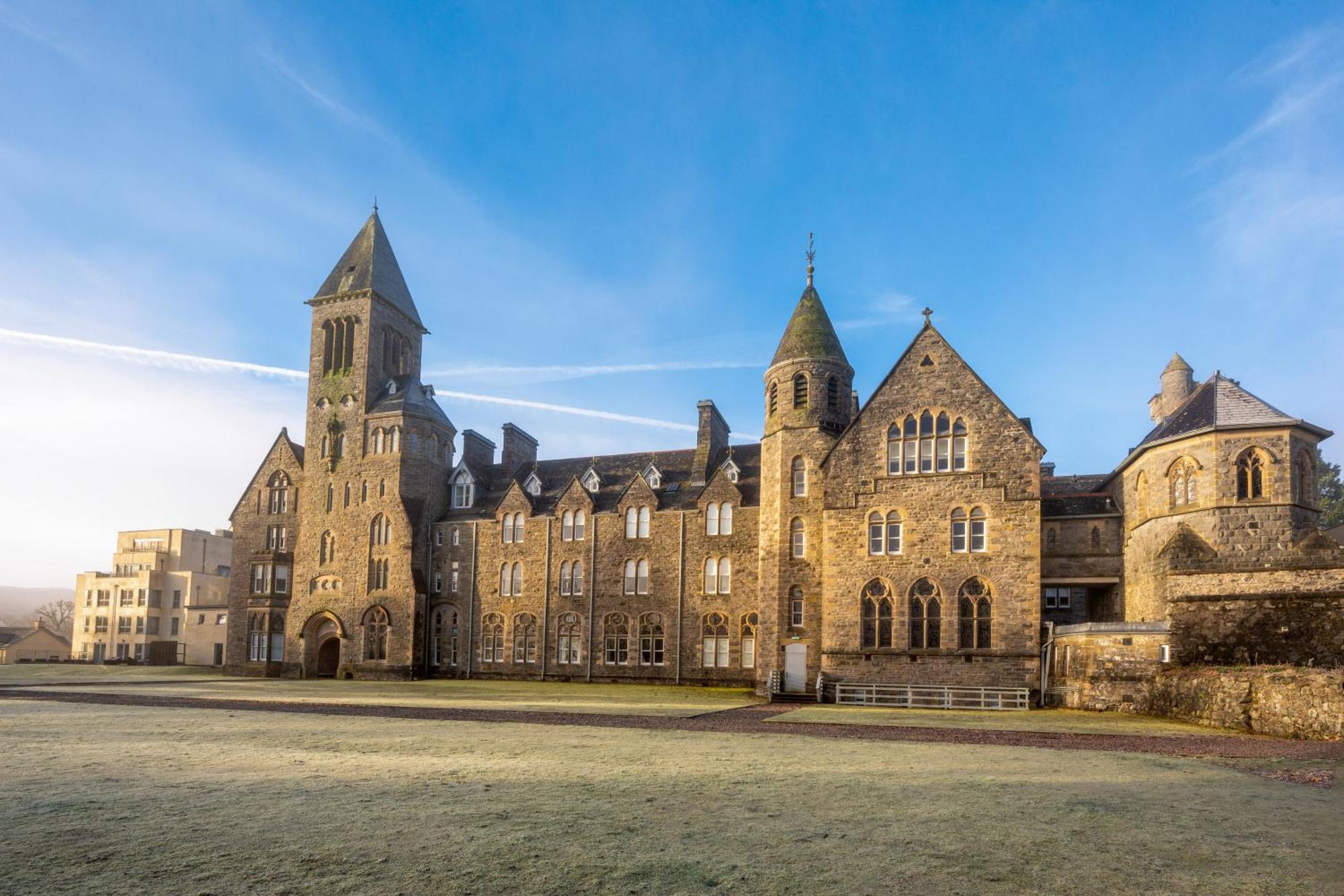 The Caledonian 3 Bedroom Self Catering Apartment In Historic Abbey Fort Augustus Εξωτερικό φωτογραφία
