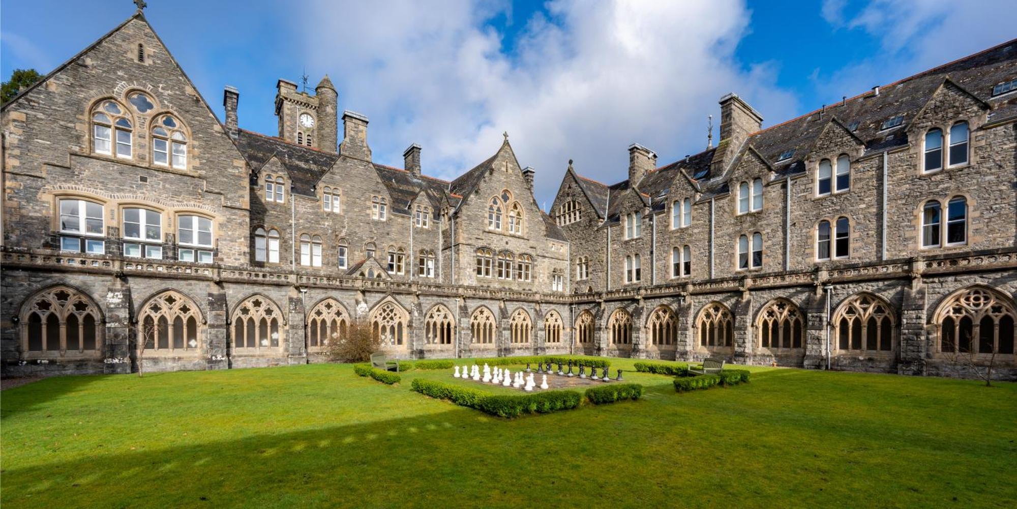 The Caledonian 3 Bedroom Self Catering Apartment In Historic Abbey Fort Augustus Εξωτερικό φωτογραφία
